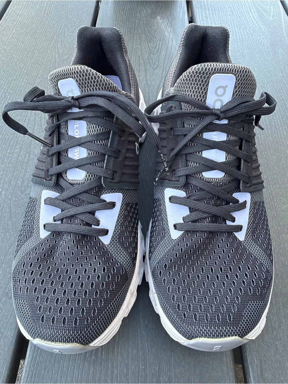 On Cloudswift Women’s Low Top Lace-Up Running Sneakers Black / Lavender Size 9